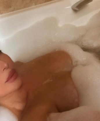😘 У меня опыт и креативность, чтобы воплотить любые фантазии. Живу в прекрасной Москве и готова стать твоей компаньонкой, как в самом изысканном ресторане 🍽, так и в уютной гостинице. Мои услуги включают массаж, классический и оральный секс, анал и многое другое. 👠 Со мной ты получишь эмоции, которые никогда не забудешь. Мои клиенты оценивают мою нежность и профессионализм. 🌟 Я гарантирую тебе абсолютную конфиденциальность и дискретность. Жду от тебя звоночка для нашей встречи в Москве. 😉 Татьяна