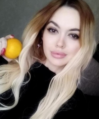 Моя нежность и чувственность не оставят тебя равнодушным. Позволь мне преподнести тебе незабываемое удовольствие в уютной обстановке. Мои услуги включают классический массаж, эротический массаж, стриптиз и многое другое. Я гарантирую полное удовлетворение и расскажу тебе о самых сокровенных фантазиях. Не верь только моим словам, посмотри на мои отзывы и фото, которые я с радостью предоставлю тебе. Жду тебя, чтобы сделать Москву еще немного ярче и горячее. Алечка